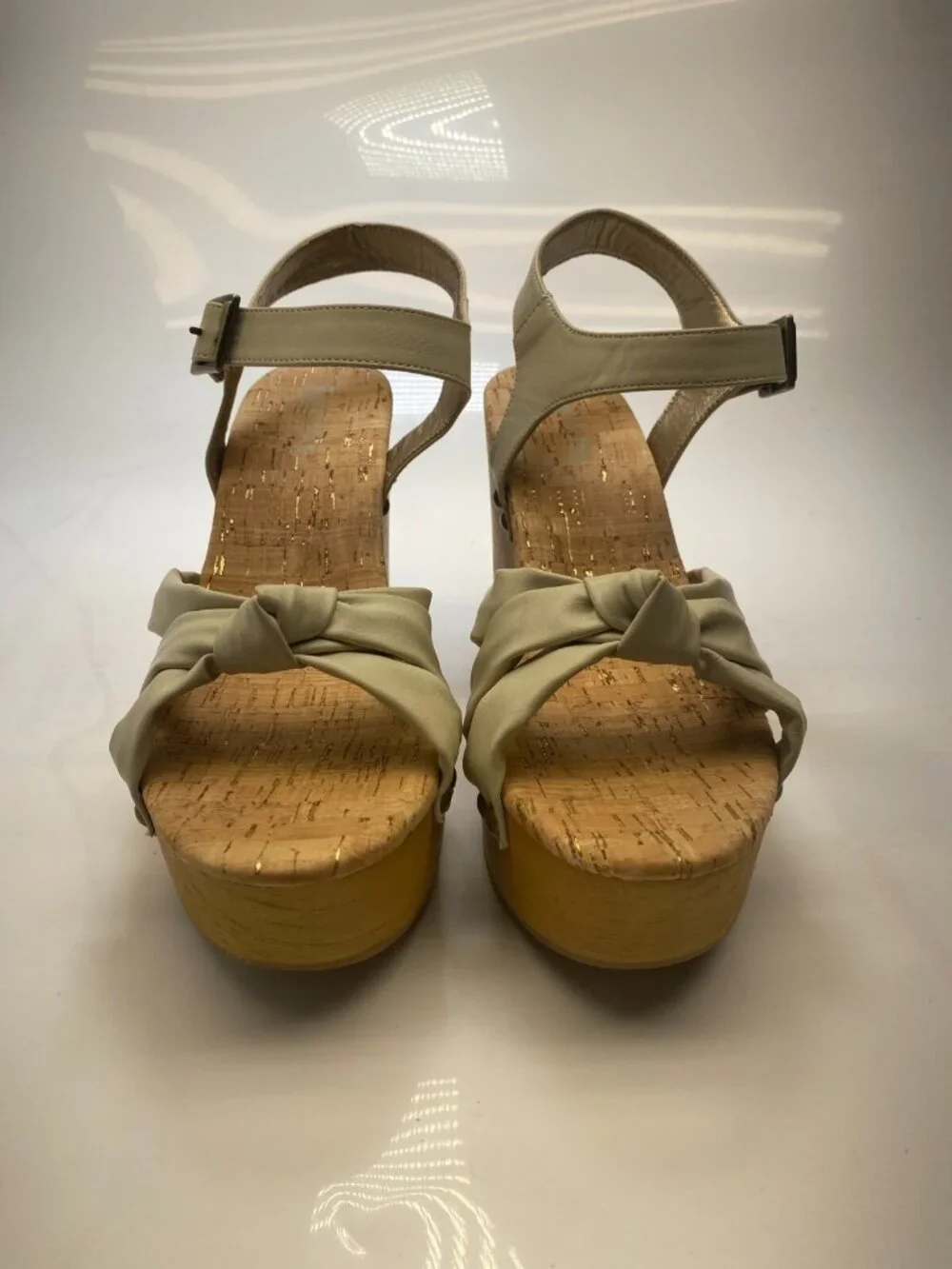 Korks Women's Strap Faux Leather Ivory Wedge Sandal Sz  11